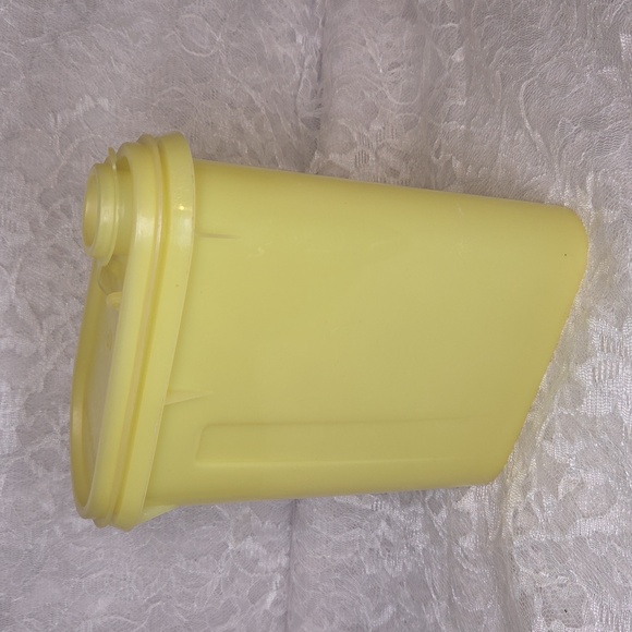 Tupperware: Pitcher - Picture 1 of 10